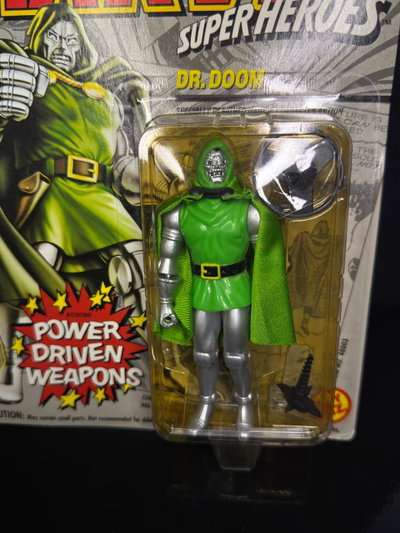  Dr Doom Vengadores Toy Biz 1993 SELLADO (13CM) Figura MARVEL - Girutoys 