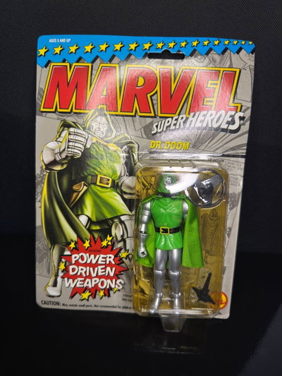  Dr Doom Vengadores Toy Biz 1993 SELLADO (13CM) Figura MARVEL - Girutoys 