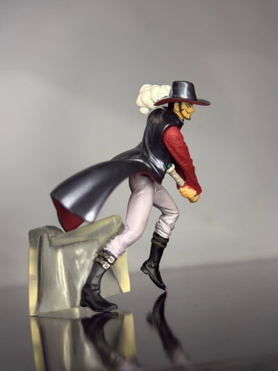 Dracule Mihawk Gashapon (4CM) Figura One Piece - Girutoys