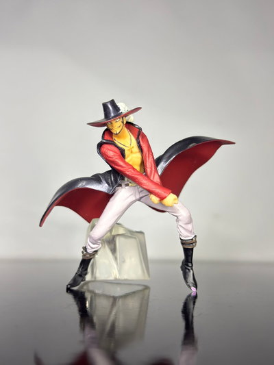 Dracule Mihawk Gashapon (4CM) Figura One Piece - Girutoys