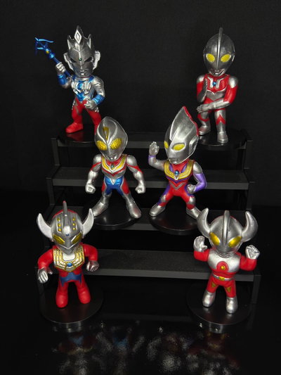 SET X 6 CHIBIS CON MANOS MOVIBLES (10CM) SET ULTRAMAN - GIRUTOYS