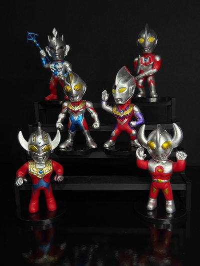 SET X 6 CHIBIS CON MANOS MOVIBLES (10CM) SET ULTRAMAN - GIRUTOYS