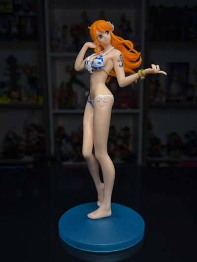 NAMI EN TRAJE DE BAÑO (24CM) FIGURA ONE PIECE - GIRUTOYS