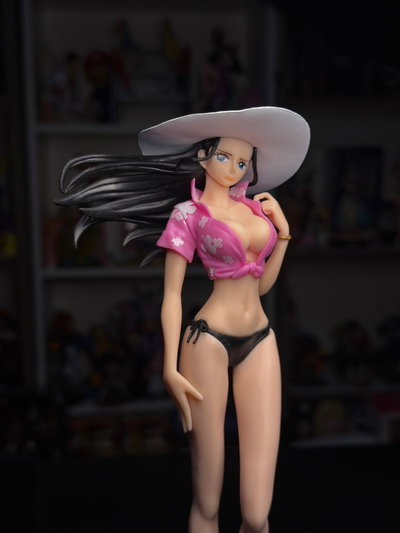 NICO ROBIN EN TRAJE DE BAÑO (24CM) FIGURA ONE PIECE - GIRUTOYS