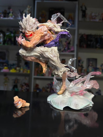 NICA LUFFY CON LUCES (28CM L) FIGURA ONE PIECE - GIRUTOYS
