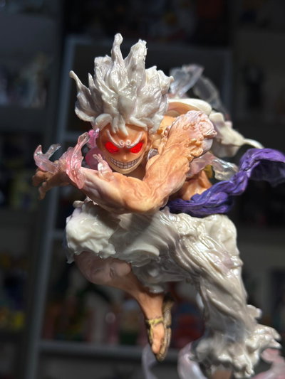 NICA LUFFY CON LUCES (28CM L) FIGURA ONE PIECE - GIRUTOYS