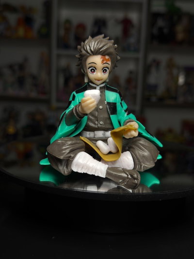 TANJIRO SENTADO COMIENDO (13CM) FIGURA DEMON SLAYER - GIRUTOYS