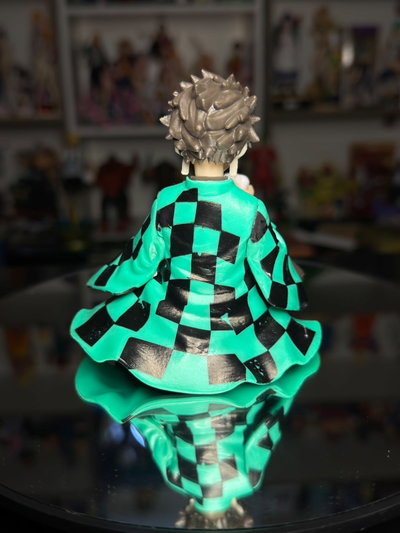TANJIRO SENTADO COMIENDO (13CM) FIGURA DEMON SLAYER - GIRUTOYS