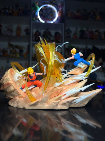 DIORAMA DE GOKU VS VEGETA (18CM ALTURA) FIGURA DRAGON BALL - GIRUTOYS