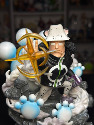 BARTHOLOMEW KUMA DIORAMA (15CM) FIGURA ONE PIECE - GIRUTOYS