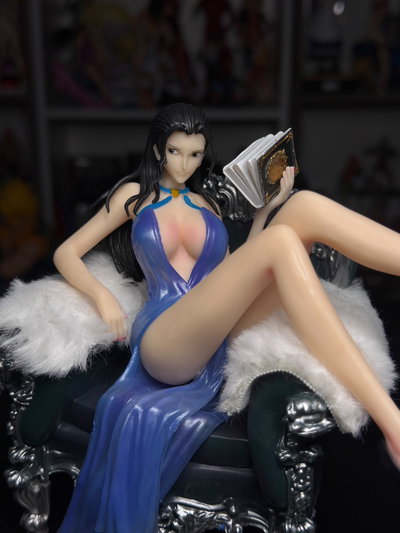 NICO ROBIN SENTADA (15CM) FIGURA ONE PIECE - GIRUTOYS