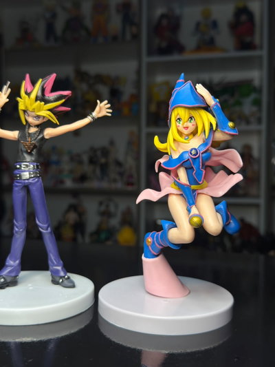 YUGIOH Y MAGA OSCURA (17CM) FIGURA YU-GI-OH - GIRUTOYS