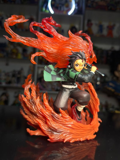 DIORAMA DE TANJIRO DANZA DE FUEGO (20CM) FIGURA DEMON SLAYER - GIRUTOYS