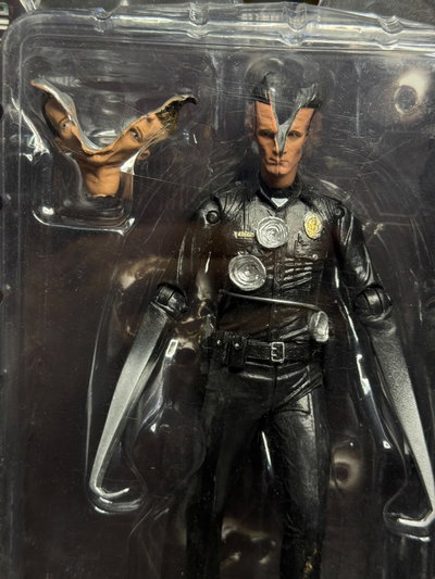 TERMINATOR T-1000 PESCADERO HOSPITAL (18CM) FIGURA NECA - GIRUTOYS