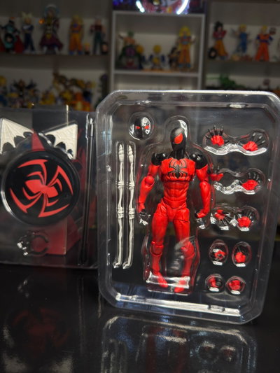 SPIDERMAN KAINE PARKER RED (18CM) FIGURA MARVEL - GIRUTOYS
