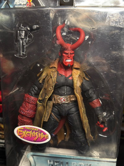 HELLBOY EXCLUSIVE (19CM) FIGURA MEZCO- GIRUTOYS