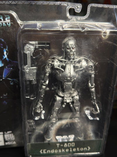 TERMINATOR T-800 ESDOSKELETON (18CM) FIGURA NECA - GIRUTOYS