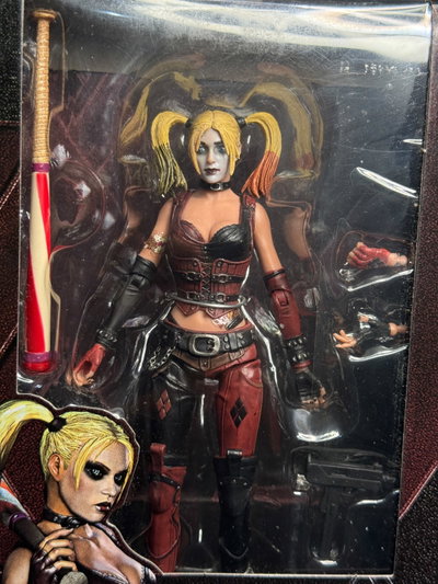HARLEY QUEEN (17CM) FIGURA DC - GIRUTOYS