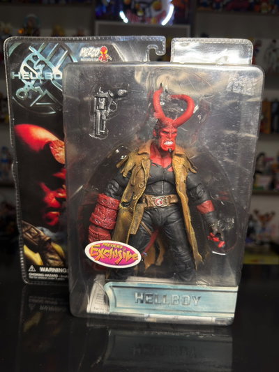 HELLBOY EXCLUSIVE (19CM) FIGURA MEZCO- GIRUTOYS