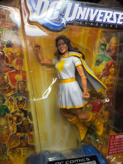 MARY BATSON DC UNIVERSE CLASSICS (18CM) FIGURA DC - GIRUTOYS