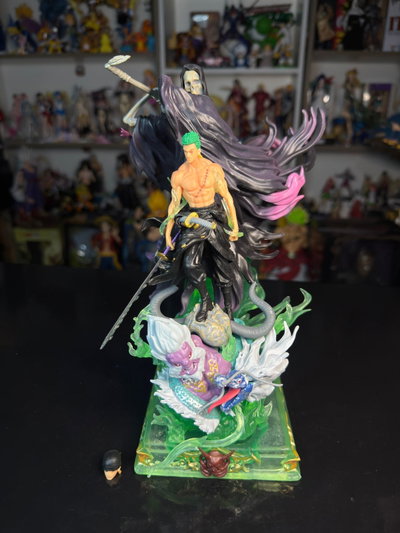 DIORAMA DE ZORO Y DIOS DE LA MUERTE (26CM A-25CM L) FIGURA ONE PIECE - GIRUTOYS