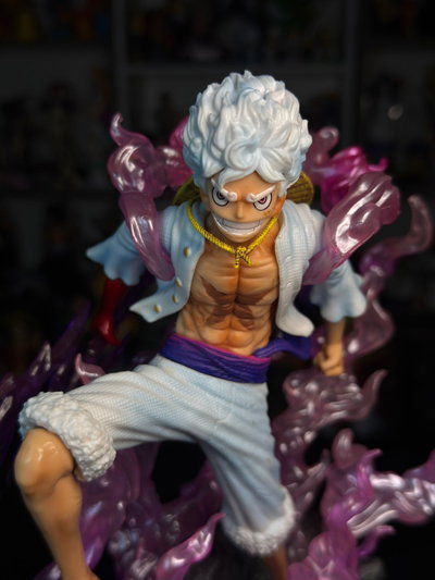 LUFFY GEAR 5 DIORAMA CON AURA (27CM) FIGURA ONE PIECE - GIRUTOYS