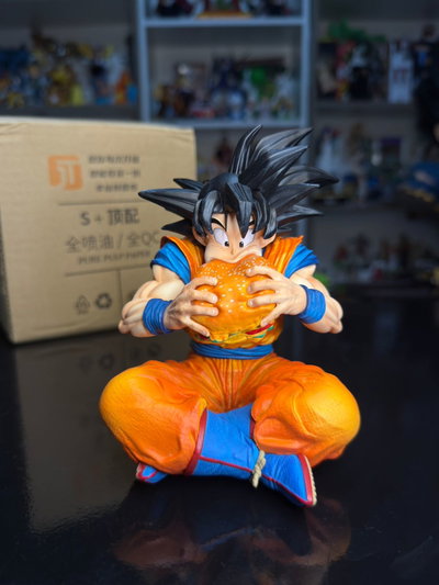 GOKU SENTADO COMIENDO HAMBURGUESA JT STUDIO (15CM) FIGURA DRAGON BALL - GIRUTOYS