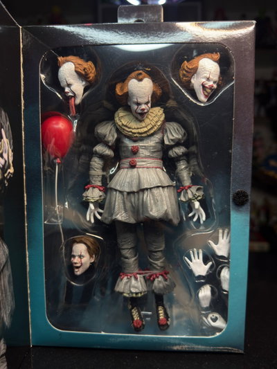 PENNYWISE ULTIMATE (18CM) FIGURA NECA - GIRUTOYS