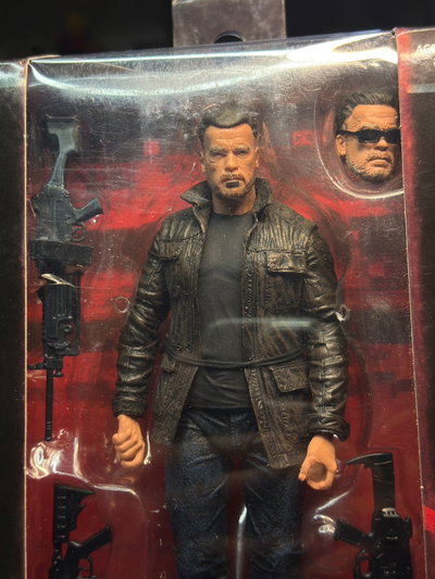 TERMINATOR DARK FATE T-800 (18CM) FIGURA NECA - GIRUTOYS