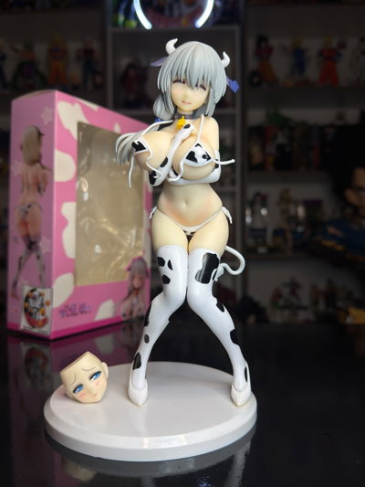 TSUKI UZAKI VERSION VAQUITA CON INTERCAMBIO DE ROSTRO (23CM) FIGURA WAIFUS - GIRUTOYS