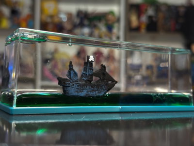 BARCO TEMATICA NOCTURNO (16CM L) ADORNO ONE PIECE - GIRUTOYS