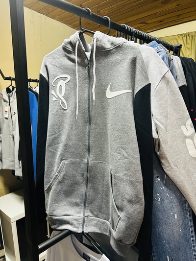Campera Syna x Nike (RELIEVE)