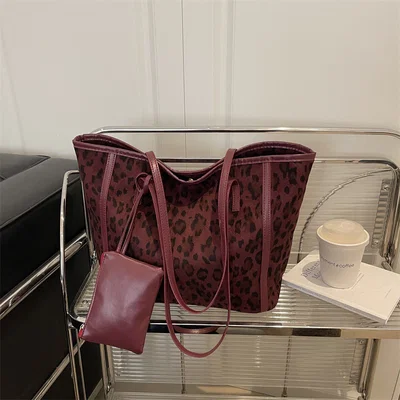 Bolso animal print + billetera
