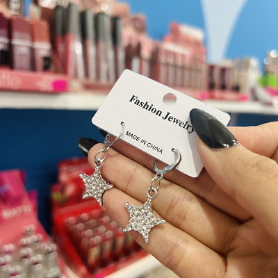 ARITOS CON DIJE PLATEADOS| FASHION JEWELRY 