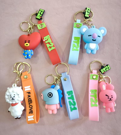 LLAVERO GOMA BT21