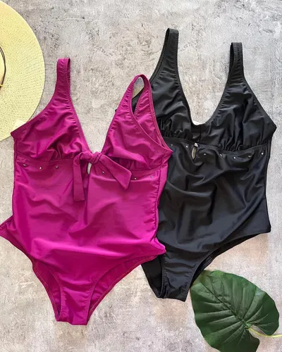 Enteriza Bianca tachas nudo