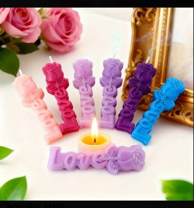 Rosa con palabra LOVE