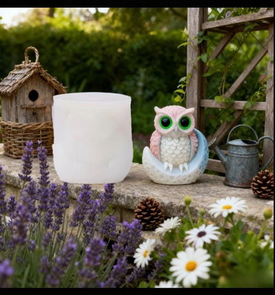 búho sobre  la luna 