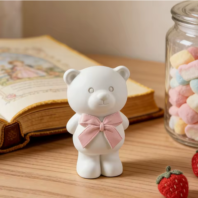 oso con moño y manos atras 