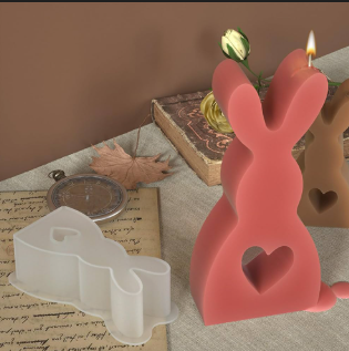 Conejo con corazón parado