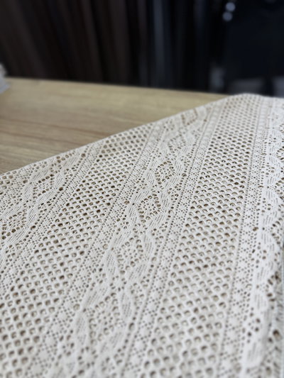 Pañuelo Textura Beige con aplique 