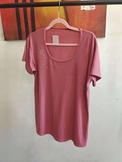 Remera con strass