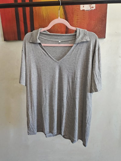 remera con cuello 