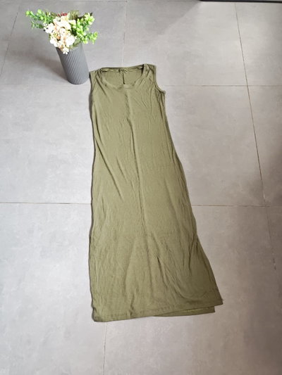Vestido largo con tajo 