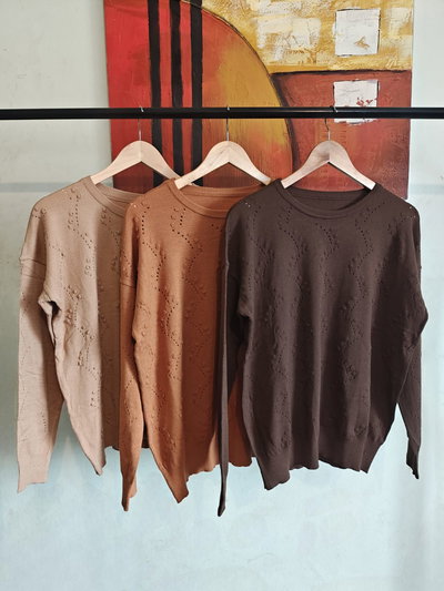 Sweater cuello redondo con pompones 