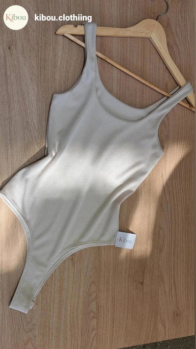 Body musculosa escote U 