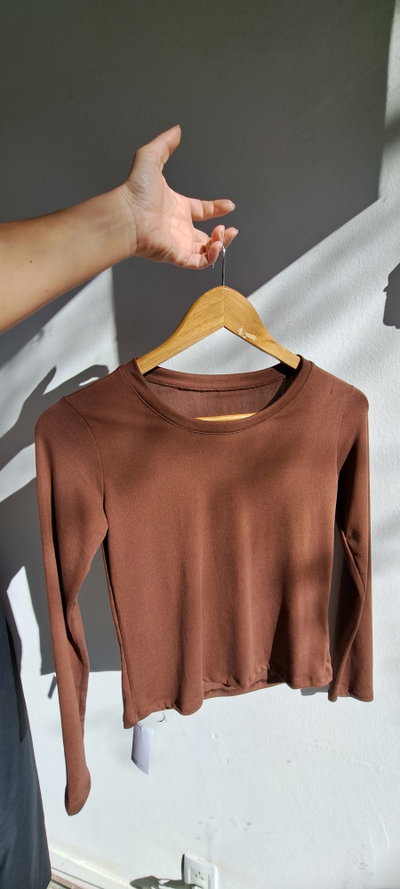 Remera manga larga cuello redondo