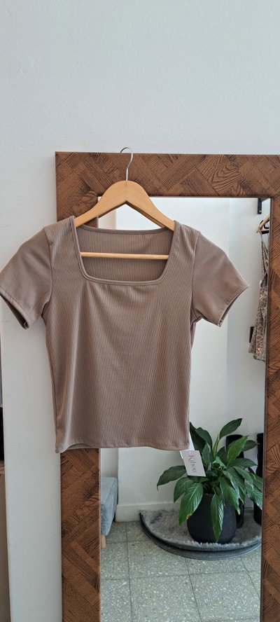 Remera manga corta escote cuadrado 