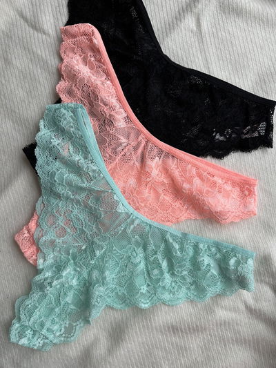 LESS EN V tipo vedetina -LOVELY 2002-