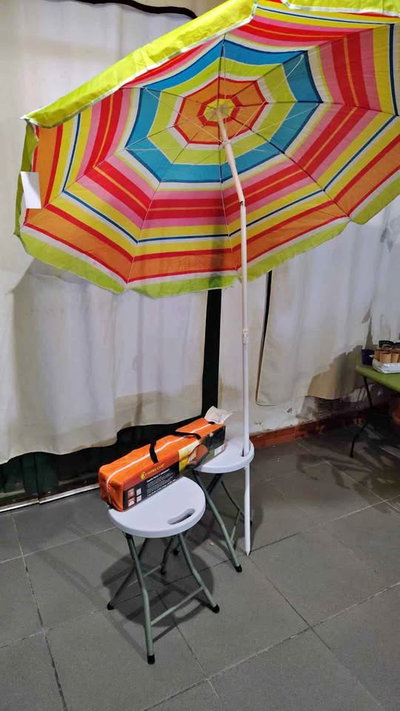 Combo playa carpa dos personas 2 taburetes plegables más 1 sombrilla 2 posiciones